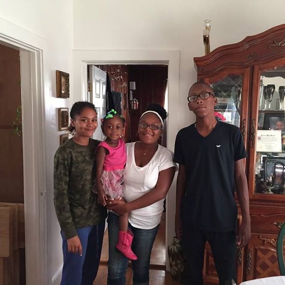 Meet your Posher, Cassandra - Picture 1 of 1